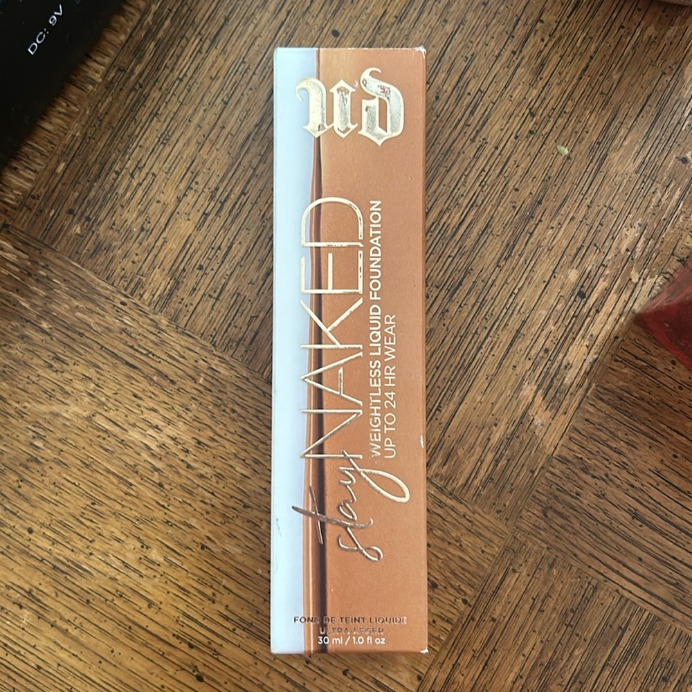 Urban Decay Cosmetics Stay Naked Weightless Liquid Foundation 50CG